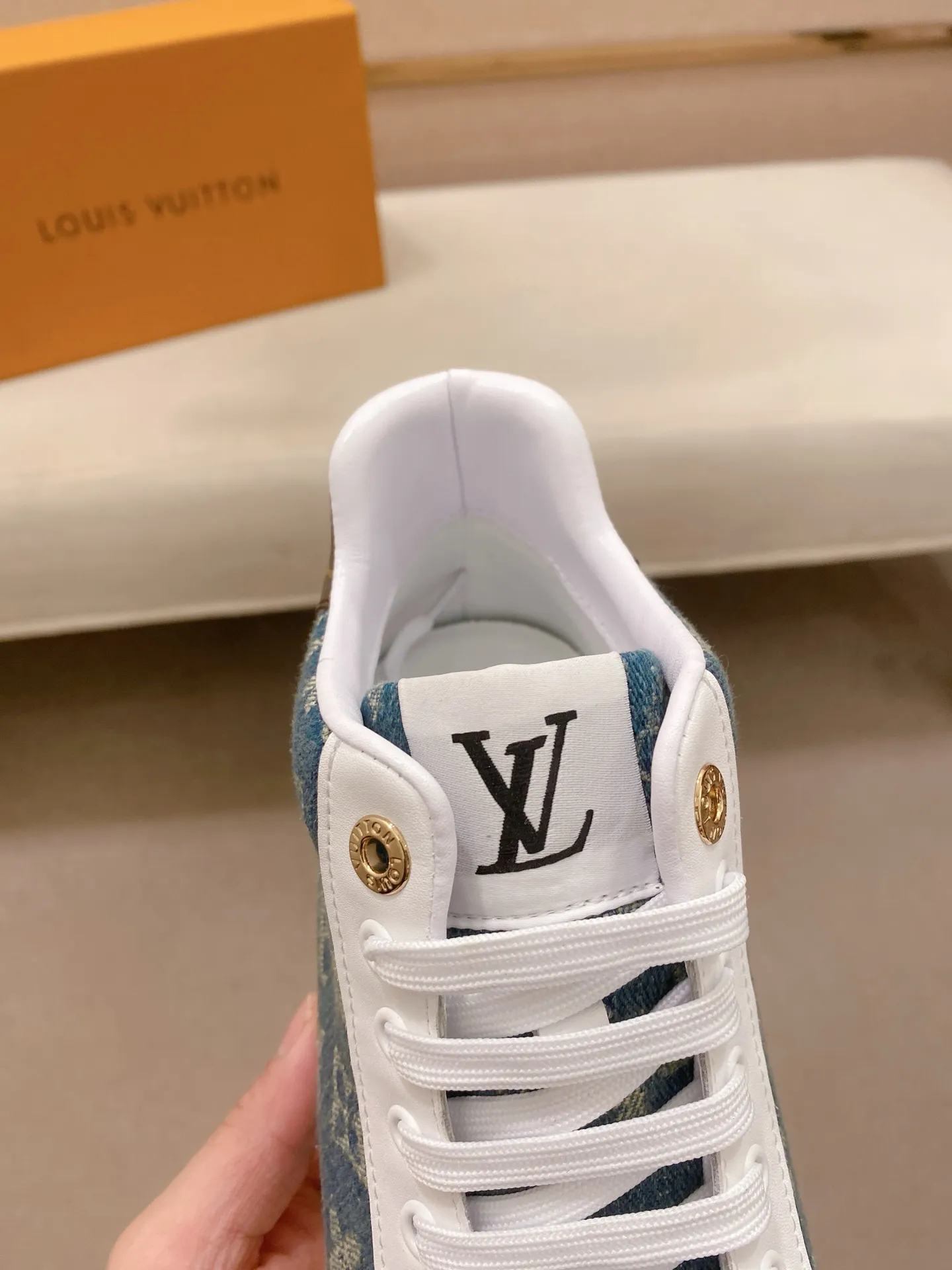 Factory price: 420 men's shoes💰🇮🇹🇮🇹LV Louis Vuitton. The latest fashionable casual shoes are popular in physical stores. New spring and summer comfortable imported custom original cowhide, unique jacquard fabric element design. With sheepskin lining, Lv original bottom, [sun][sun] high-end packaging and high quality💪Details determine the quality, you can enter and exit the counter at will, welcome to compare🇮🇹Size 38-44
